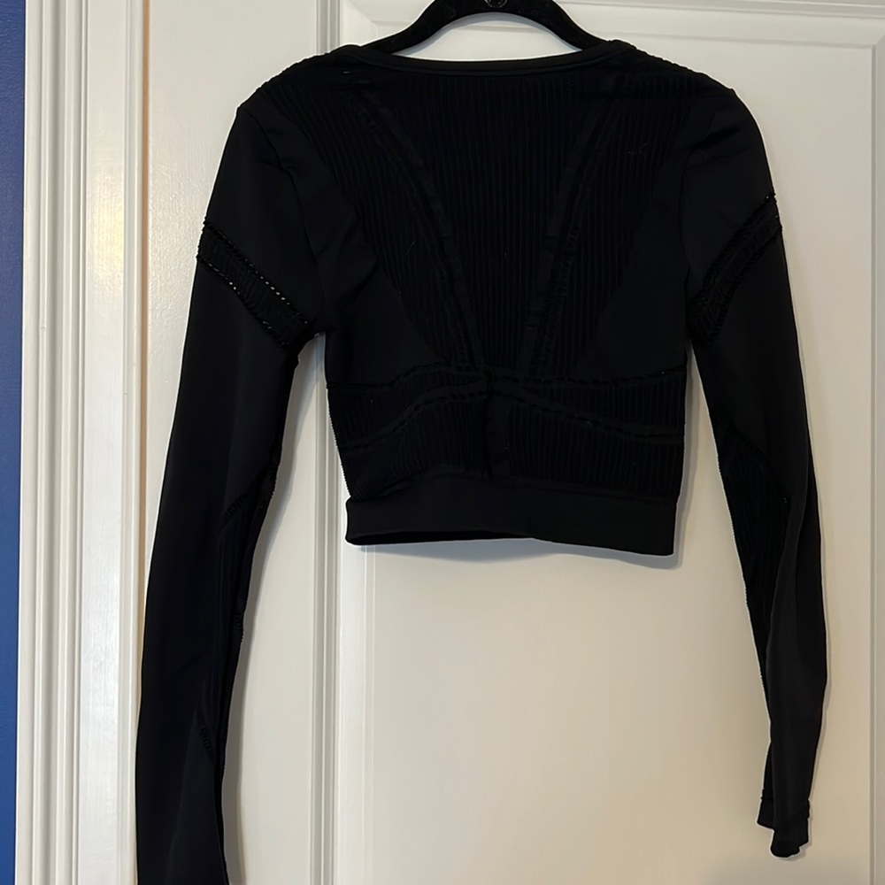 Black long sleeve athletic crop top size small